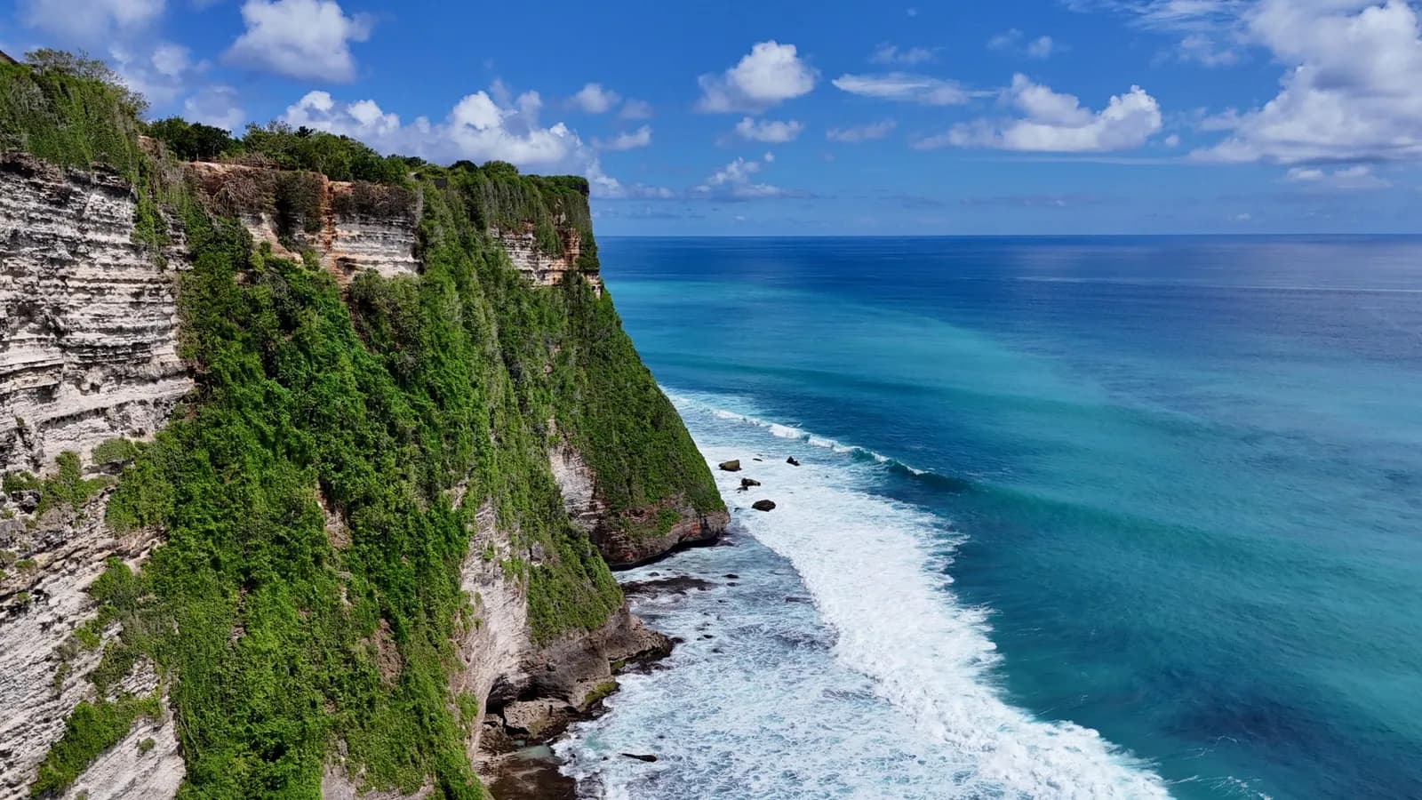 Limestone cliffs and surf along the Uluwatu coastline near Suluban