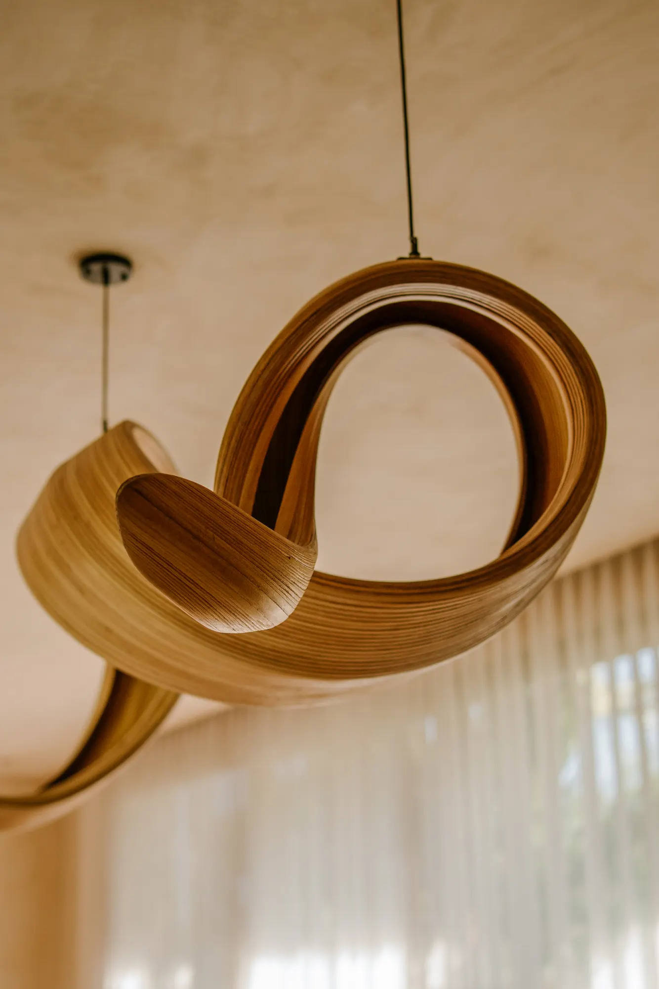 Pendant light fixtures with fluid organic wood design
